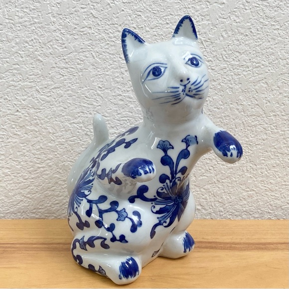 Vintage Blue & White Porcelain Cat Standing with Paws Out 8” Cat Figurine - Picture 1 of 11